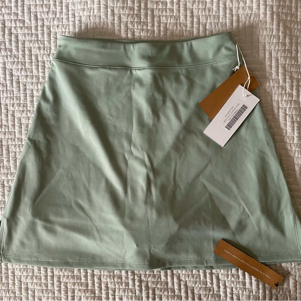 XS reformation Riley Ecomove active skirt in Celadon